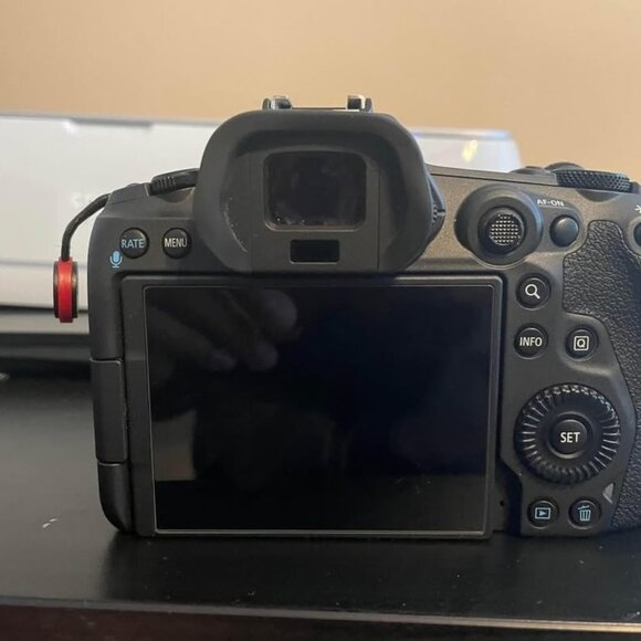 Canon EOS R5 Camera - Picture 1 of 11